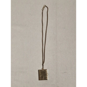 Cameo Four Picture Gold Tone Decorative Locket - Spring Loaded - Vintage